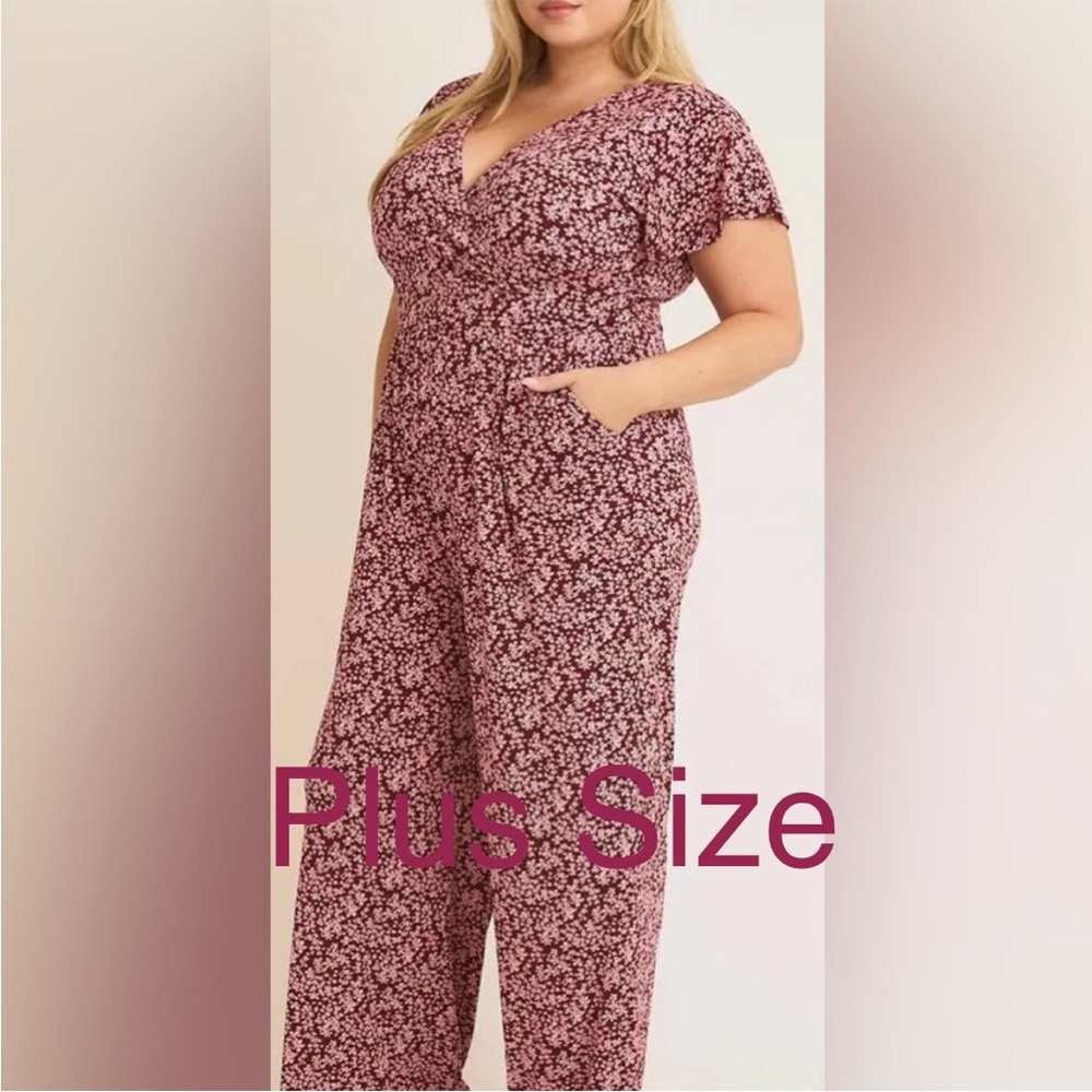 Gilli Plus Size Jumpsuit Floral Print. Short Sleeve Jumpsuit with Pockets